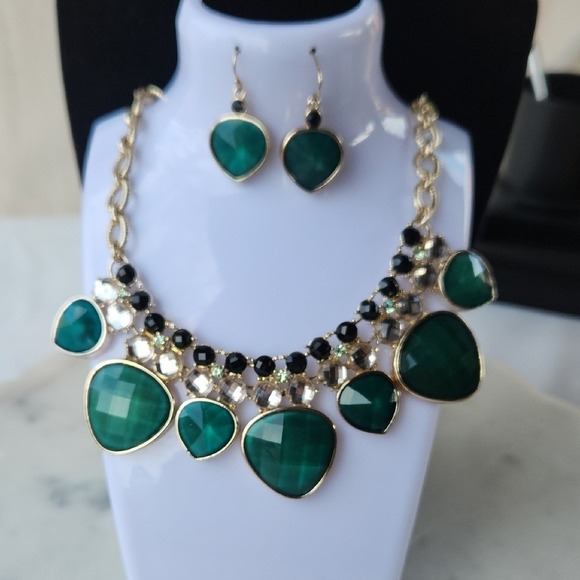 White House Black Market Teal and Gold Necklace Set - Picture 8 of 9